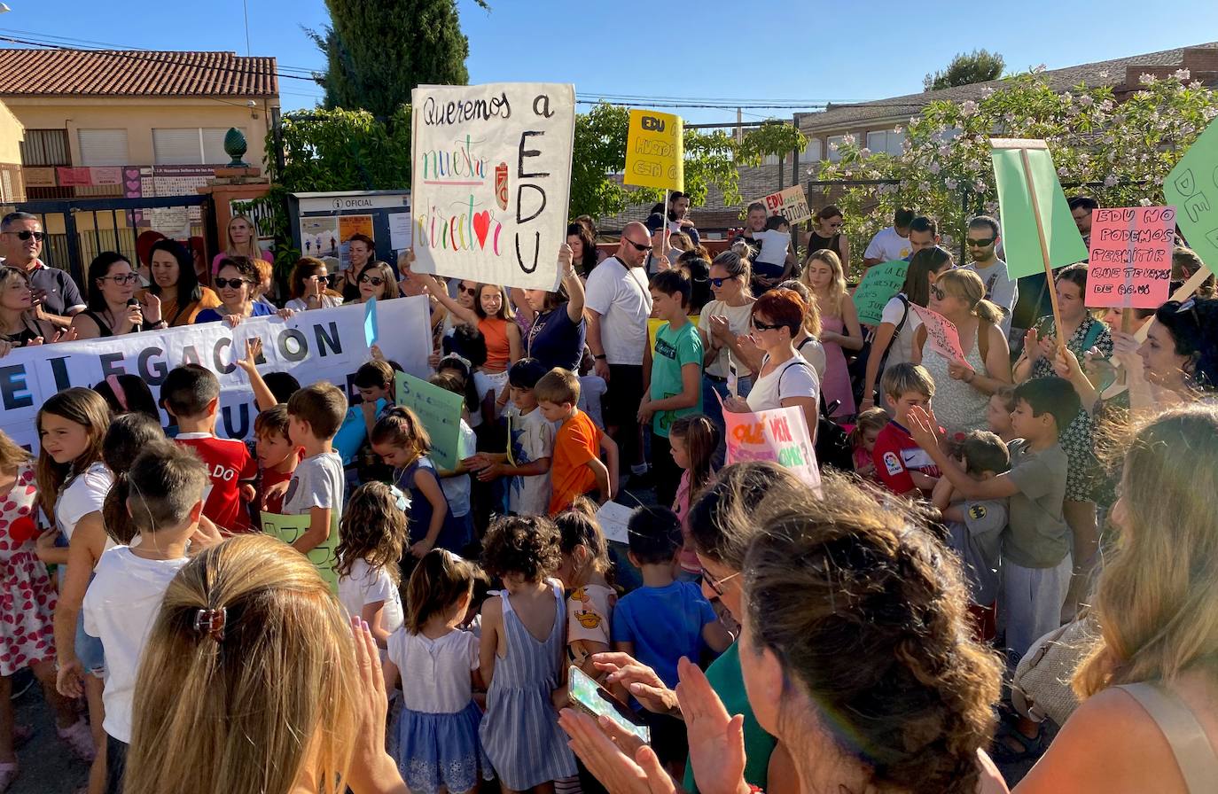 Concentración en el CEIP Nuestra Señora de las Angustias de Huétor Vega