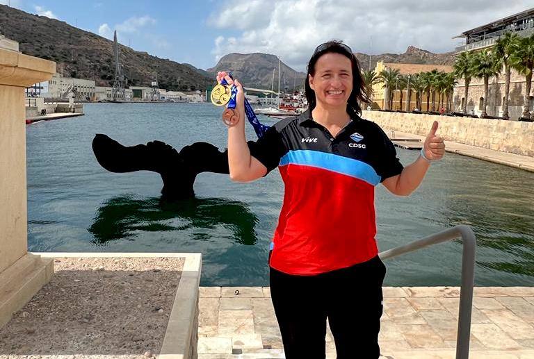 La nadadora hueteña Lidia Calvente, campeona de la Copa de España de aguas abiertas