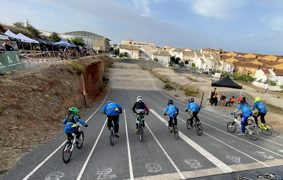 Huétor Vega arrasa en la Copa de Andalucía BMX 2022