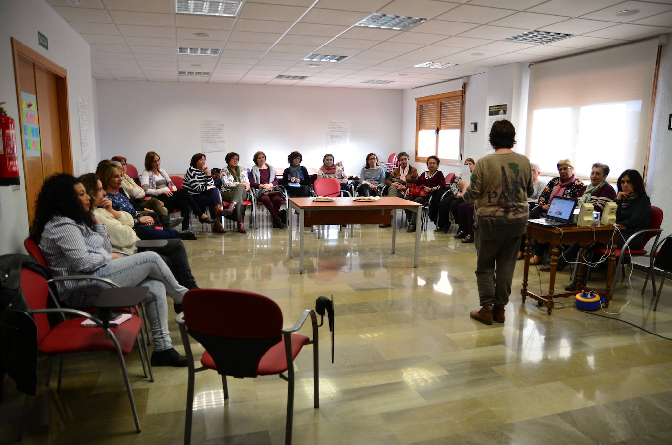 Huétor Vega acoge un taller gratuito sobre la adolescencia dirigido a padres y madres
