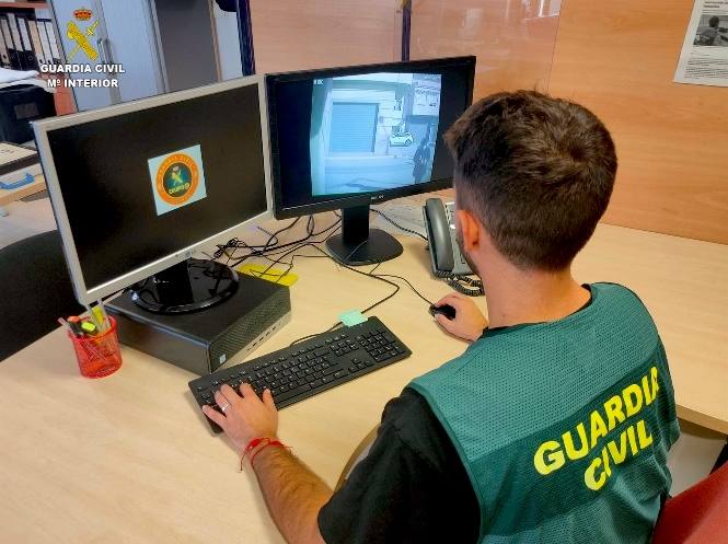 Investigado un joven de Huétor Vega tras sustraer una cartera con 500 euros al padre de su amiga