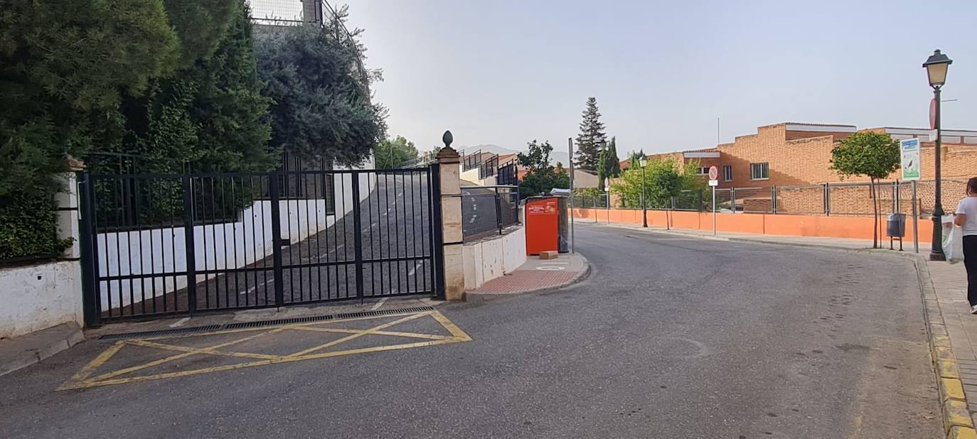 IU Huétor Vega exige toldos y árboles en los patios de recreo y en la escuela infantil municipal