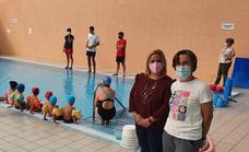 Los más de 2.500 escolares de La Zubia mejorarán su técnica de nado en la piscina municipal