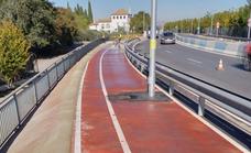 El carril bici de la carretera de La Zubia permanecerá cerrado hasta el 17 de noviembre por obras