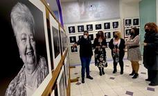 La exposición fotográfica que protagonizan los mayores de La Zubia viaja al Serrallo Plaza
