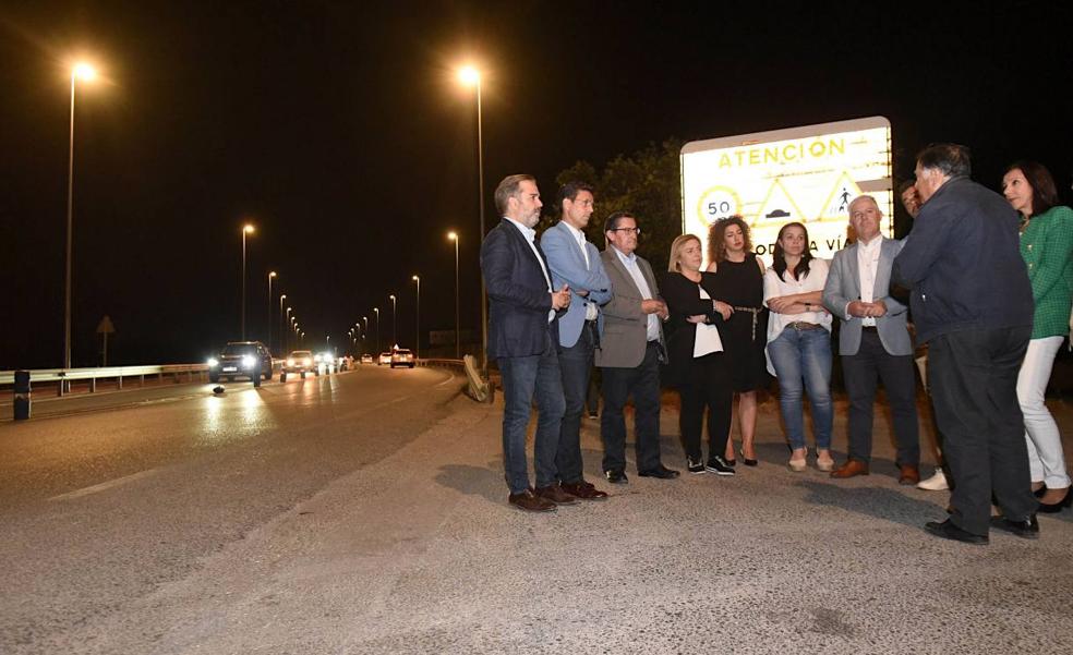 La carretera de La Zubia estrena noventa puntos de luz para mejorar la seguridad