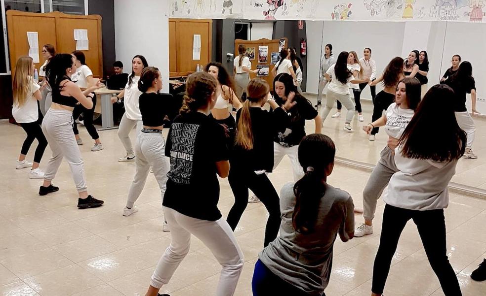 Más de 200 jóvenes de La Zubia aprenderán a bailar 'hip hop' en la Escuela de Danza Urbana