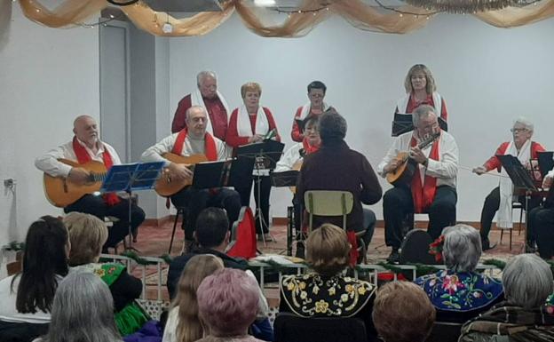 Escolares de La Zubia aprenderán villancicos tradicionales con los mayores y el grupo Pulso y Púa