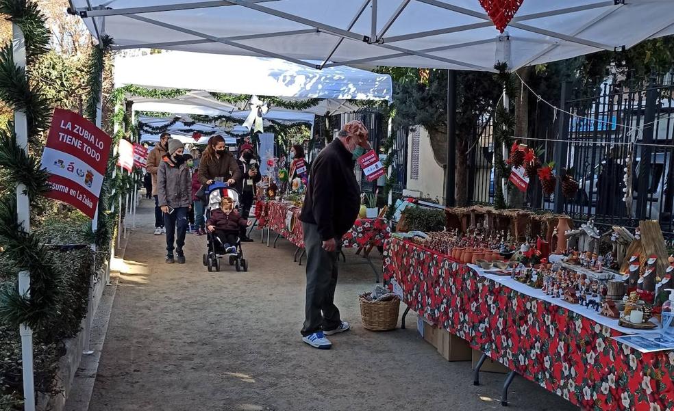 La Zubia organiza un mercado navideño de artesanas para impulsar las compras en el comercio local
