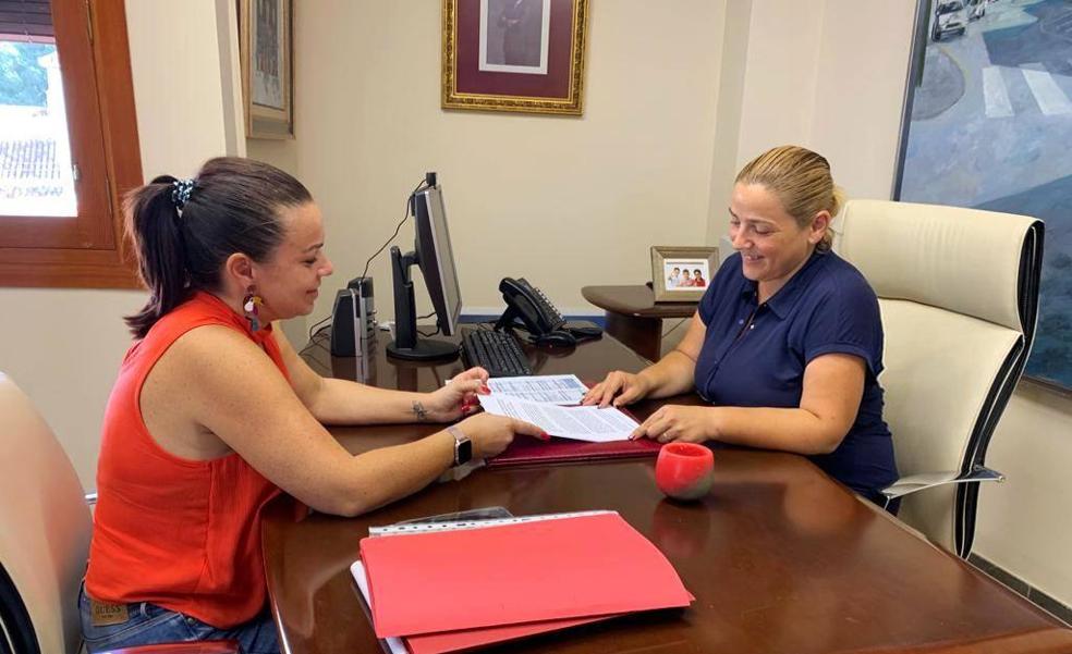 El Ayuntamiento de La Zubia proporciona alimentos básicos a familias con pocos recursos