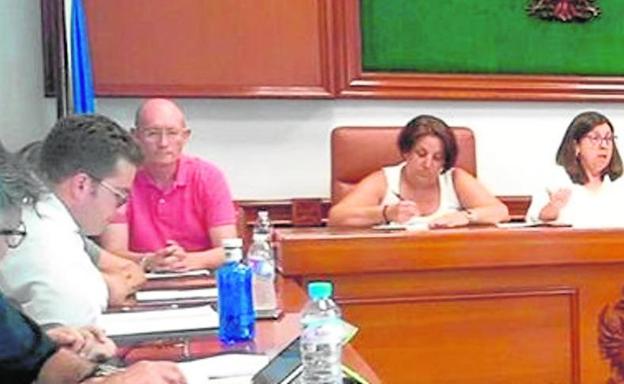La alcaldesa de Mojácar ‘mete’ en su equipo de Gobierno a Lucas Mayo, edil no adscrito