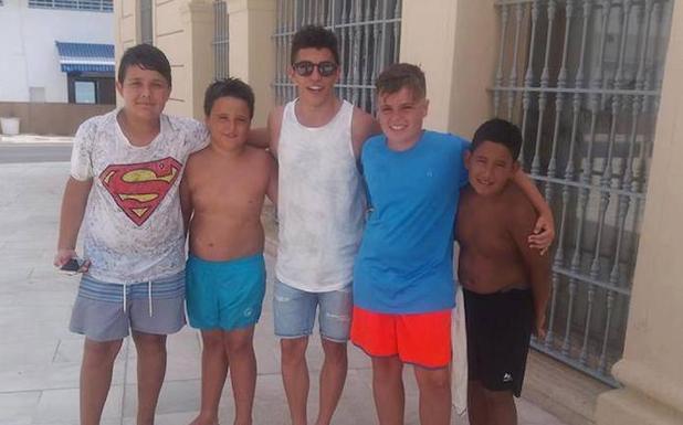 Marc Márquez se deja ver de vacaciones por Garrucha