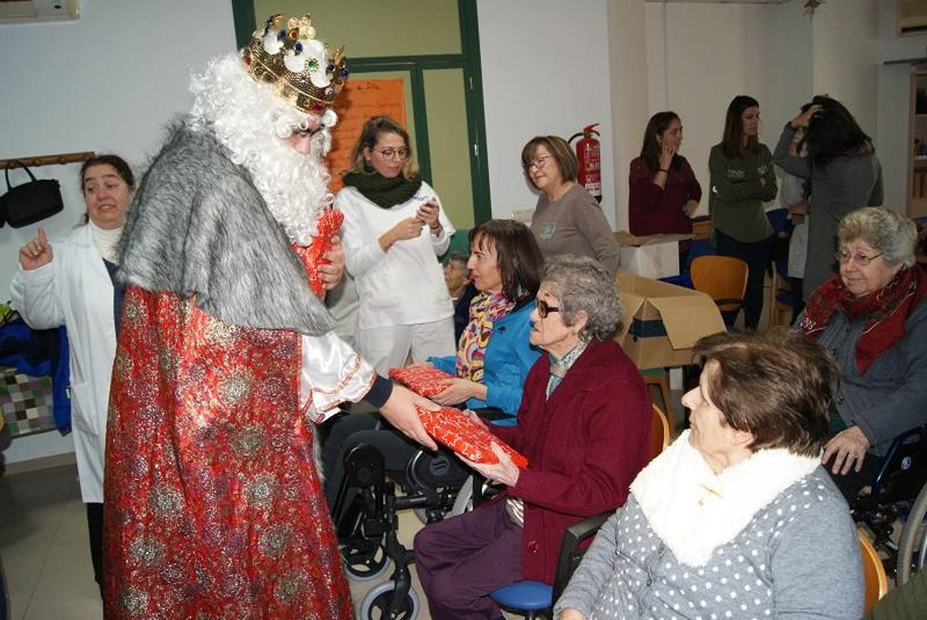 Visita de los Reyes Magos al Centro de Día de Garrucha