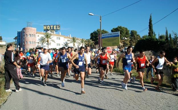 Cuevas celebra el domingo la XVII Media Maratón Solidaria ‘Bajo Almanzora’ en favor de la AECC