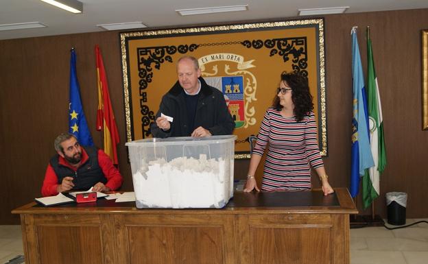 Garrucha celebra el sorteo de la campaña de compras navideñas