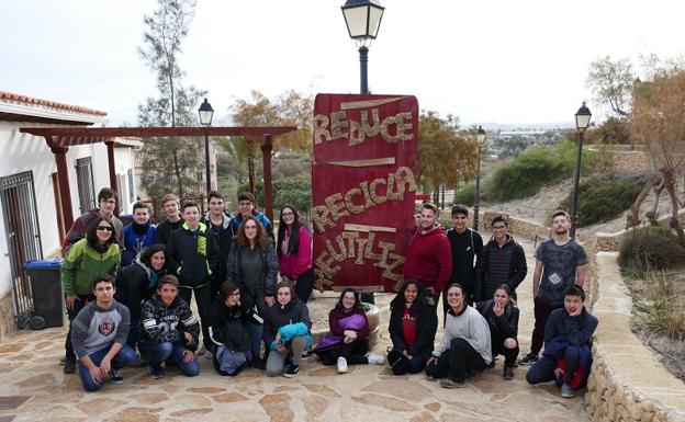 Los estudiantes disfrutan de una jornada de sensibilización ambiental