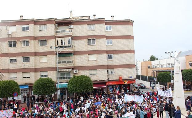 Un millar de estudiantes convocados a una concentración a favor de la paz