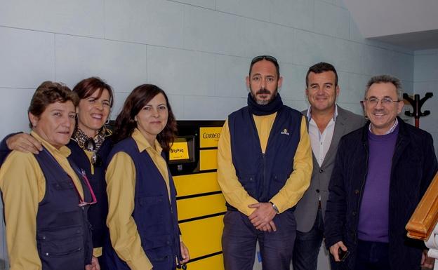 Correos instala en Carboneras dos terminales automáticos de paquetería