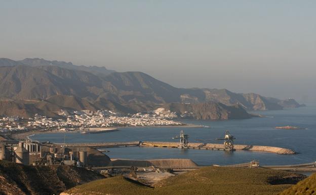 Tres puertos del Levante mejorarán la gestión de residuos peligrosos