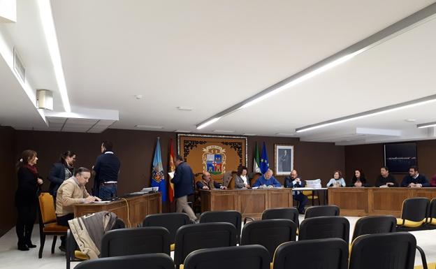 El Partido Popular abandona la sesión tras considerarla un «fraude» a los ciudadanos