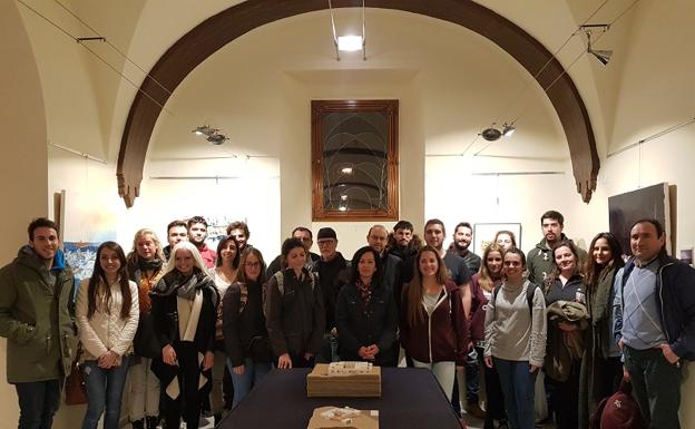 Estudiantes de la Universidad de Granada exponen sobre el legado minero de Cuevas