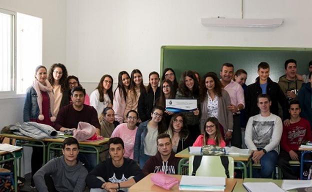 Los estudiantes reciben más de 5.000 euros para el viaje de estudios