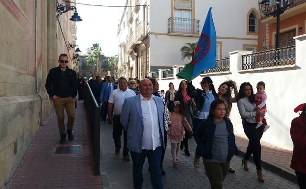 Concentración y actuaciones para conmemorar el Día Internacional del Pueblo Gitano