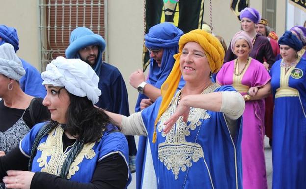 El desfile de Moros y Cristianos de Vera celebra su quinta edición el próximo 9 de junio
