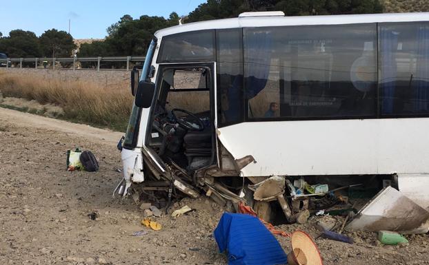 Una colisión entre un turismo y un microbús deja 16 heridos, 4 de ellos muy graves, en Cuevas del Almanzora