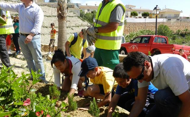 Los huercalenses nacidos en 2017 pueden tener un árbol con su nombre en el Calvario