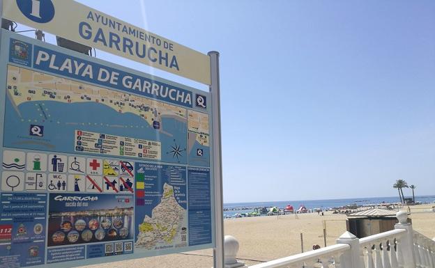 Garrucha inicia la temporada estival mejorando los servicios de sus playas
