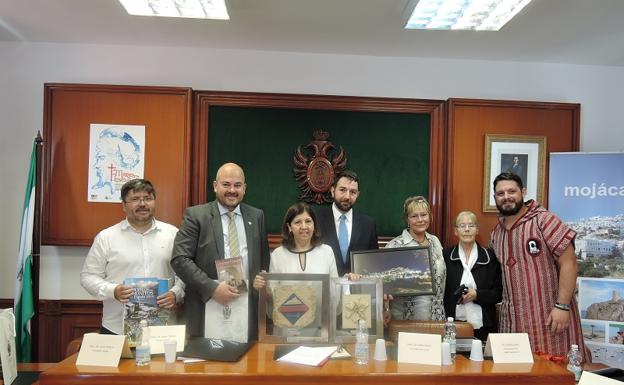 Mojácar y Encamps celebran el 25º aniversario de su hermanamiento en Moros y Cristianos