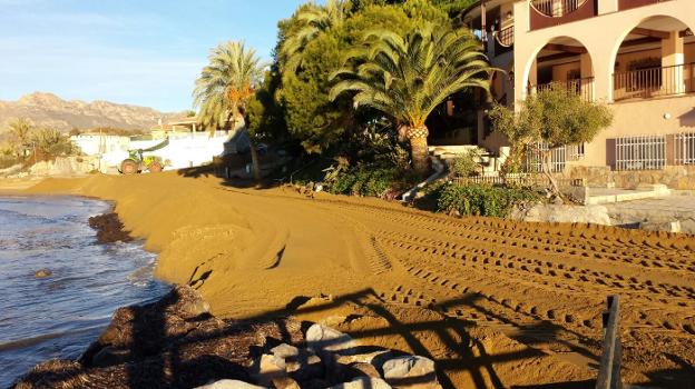 Pulpí regenera las playas de San Juan de los Terreros para el verano