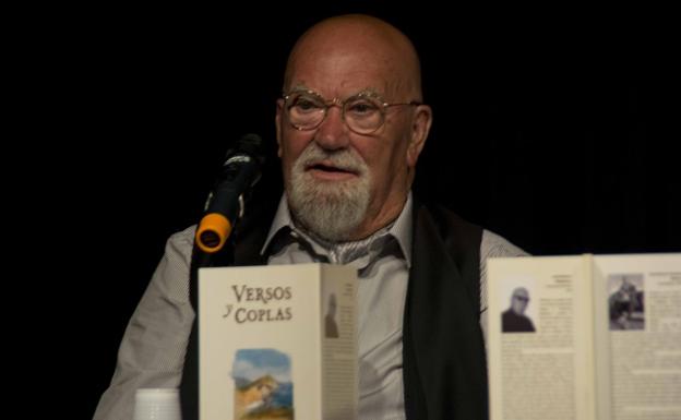 'Versos y Coplas', presentado un libro que nace para ser cantado