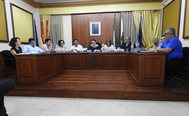 La Corporación municipal pide la dimisión del equipo de gobierno de Turre