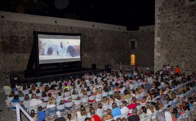 Carboneras presenta el calendario de las noches de cine en verano