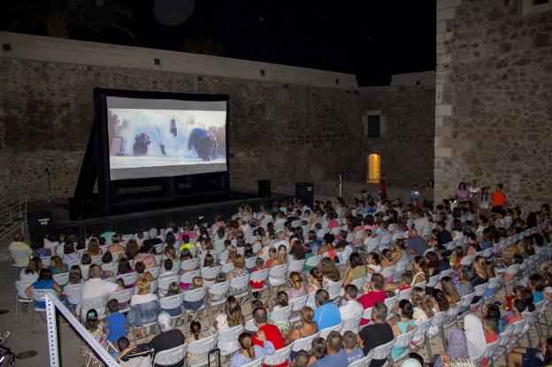 El castillo, por España y Europa