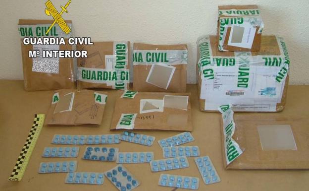 La Guardia Civil intercepta casi 3.000 pastillas de falsa viagra india sin control sanitario
