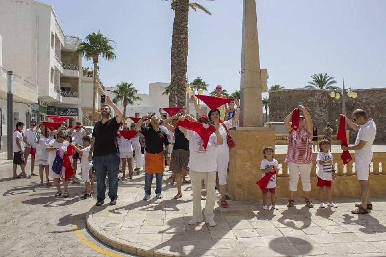 El chupinazo da inicio a San Fermín en Carboneras