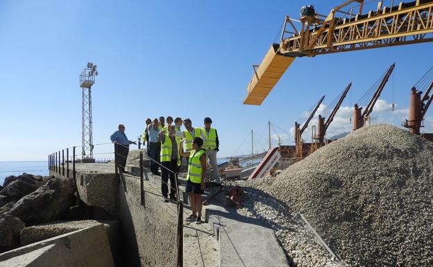 Comienzan las obras de reparación para consolidar el dique de abrigo en el puerto de Garrucha