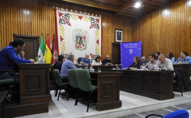 Huércal-Overa estudiará ampliar la distancia para construir explotaciones porcinas