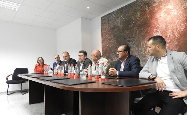 La renovación de 1.400 hectáreas ahorrará un 5% de agua a los regantes de Cuevas