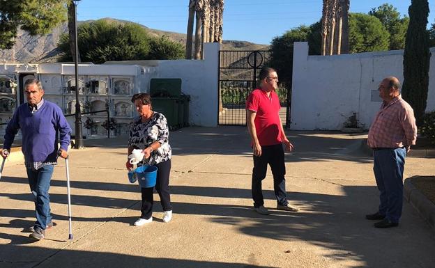 Carboneras inicia los trabajos para adecentar el cementerio de cara al 1 de noviembre