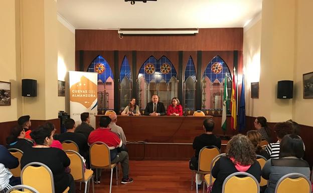 Cuevas del Almanzora forma a una quincena de desempleados en jardinería