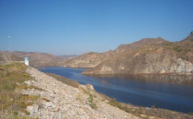 El pantano de Cuevas del Almanzora continúa perdiendo agua pese a las últimas lluvias