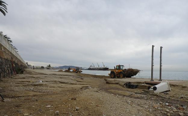 Comienzan a restaurar la playa de Garrucha