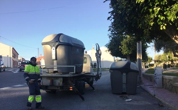 Más de 300 contenedores de basura nuevos para mantener Vera limpia