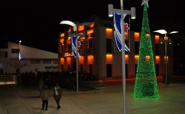 Una gran fiesta infantil da hoy la bienvenida a la Navidad en Garrucha