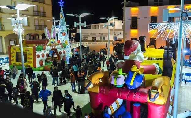 La calle Mayor de Garrucha se convertirá este sábado en un mercadillo navideño
