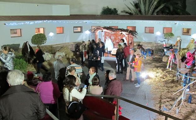 El belén ecológico de Vera incorpora a los reyes magos y los camellos